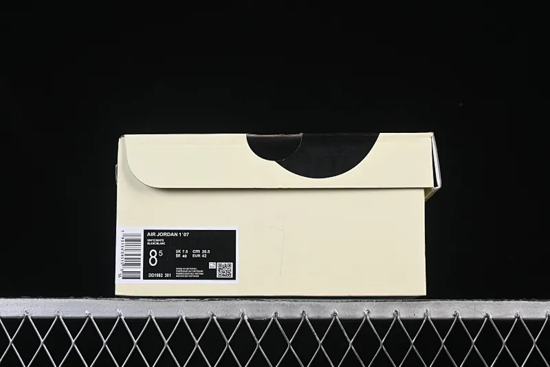 All categories Nk Air Force 1 Air Force series Nk Air Force 1 Low Air Force low-top Nike Air Force 1'07 Low LV co-branded stitching color hook Air Force 1 low-top casual sneakers DD1982-301